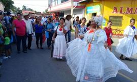 Daniel Cortina se inspir en la Guacamaya Bandera para el vestido tpico de Karol Dayana Batista