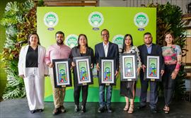 Guerreras Rosadas Ford presenta mural junto a FundAyuda sobre prevencin del cancer