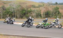 Pilotos se preparan para el Moto Velocidad Power 92.1 FM'