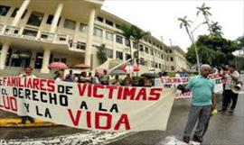 Pacientes victimas del dietilenglicol dicen sentirse marginados y olvidados