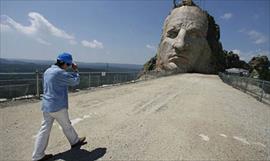 Revelan monumento en memoria de vctimas de siniestros viales