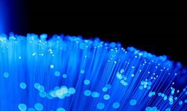 Amplificador podría multiplicar seis veces el alcance de fibra óptica