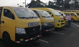 Taxistas realizan protesta por eliminación de circulación por pares y nones