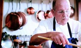 Libro del chef Charlie Collins es nominado a importante premio