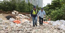 Mr. Saik y Margarita Henr�quez fueron condecorados
