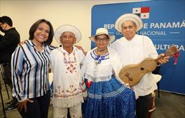 Dorindo Crdenas recibi una condecoracin