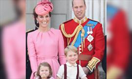 Duques de Cambridge comparten foto de su hija la princesa Carlota