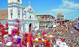 As fueron los vestidos de la reina y princesas del Carnaval Capitalino