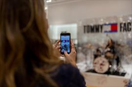 Tommy Hilfiger lanza La Experiencia TOMMY FACTORY: THE MAKING OF A FASHION SHOW en la semana de la moda en New York