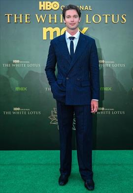 Carlos Torres deslumbra visiendo Tommy Hilfiger en los Premios Platino en Madrid