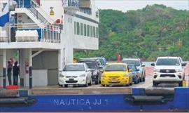Empresa Derivados del Petrleo asfaltar va hacia los muelles