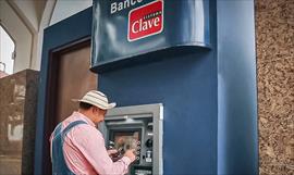 Panameños se ponen al día a través de banca en línea