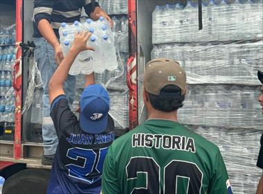 Cervecer�a Nacional apoya con un mill�n de botellas de agua tras el sismo