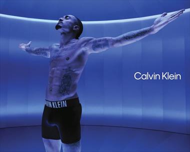 Calvin Klein re�ne nuevamente a la estrella brasile�a del f�tbol Raphinha para presentar la ropa interior Intense Power